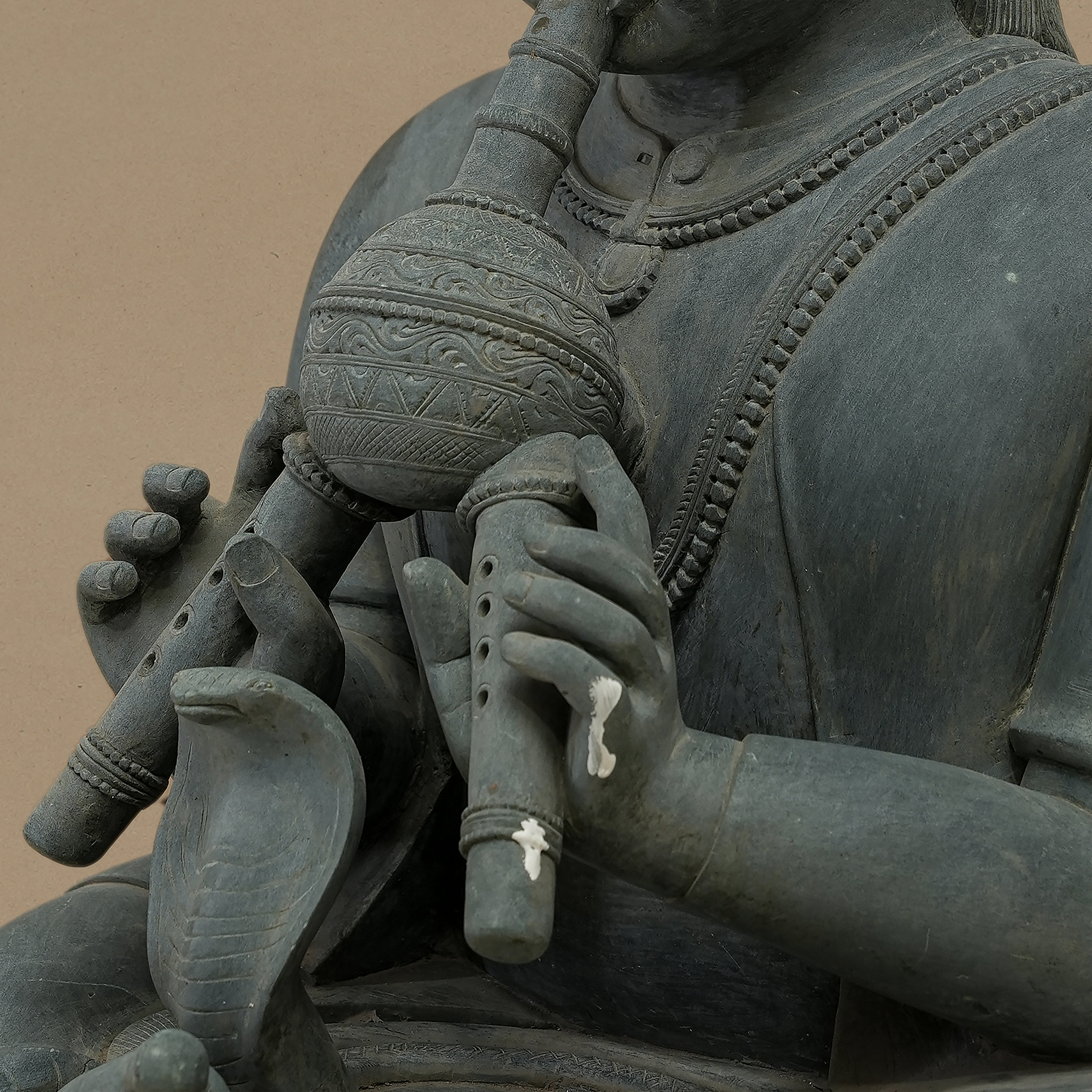 16" Been-Playing Musician Statue | Handcrafted from Dungarpur Black Stone