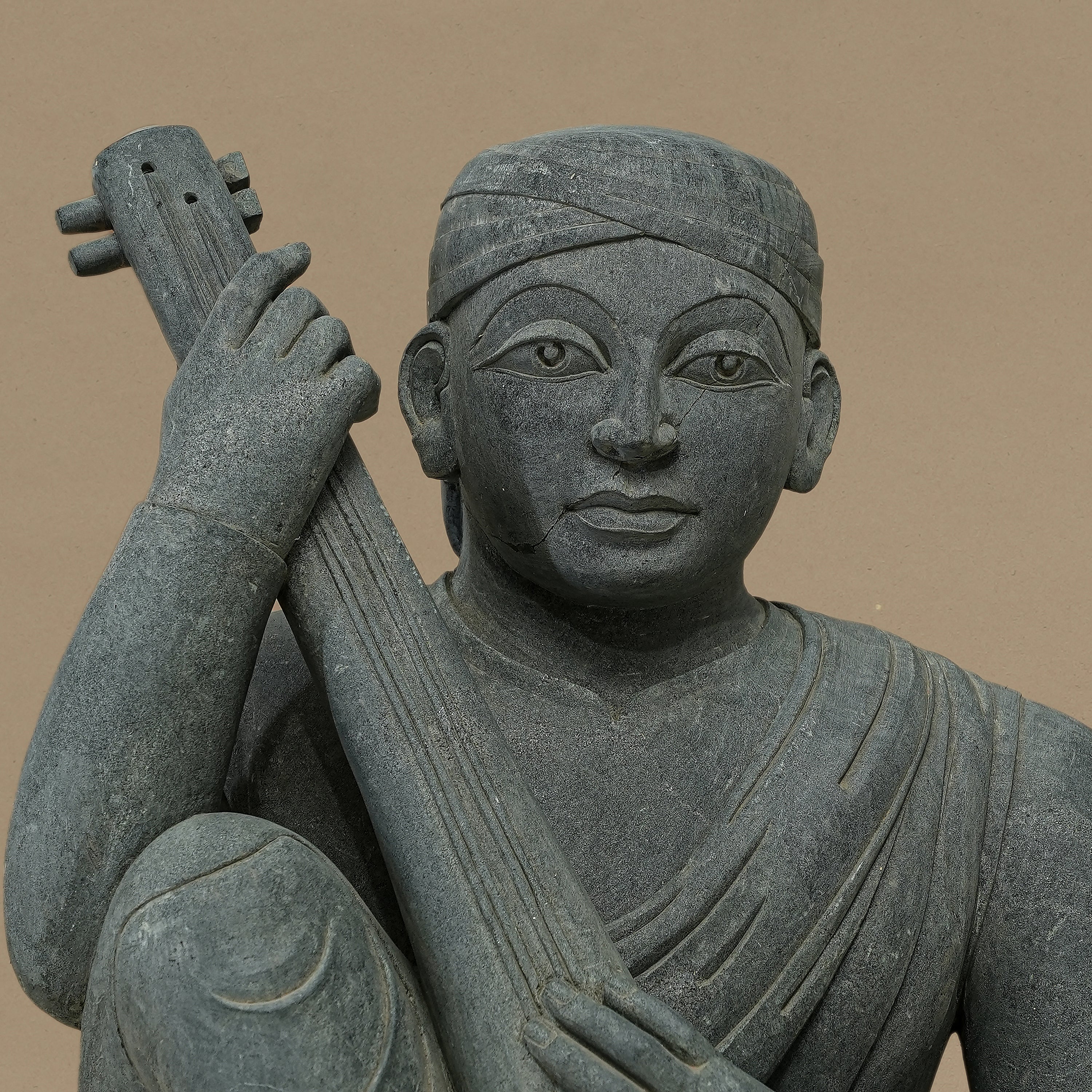16" Tanpura-Playing Musician Statue | Handcrafted from Dungarpur Black Stone