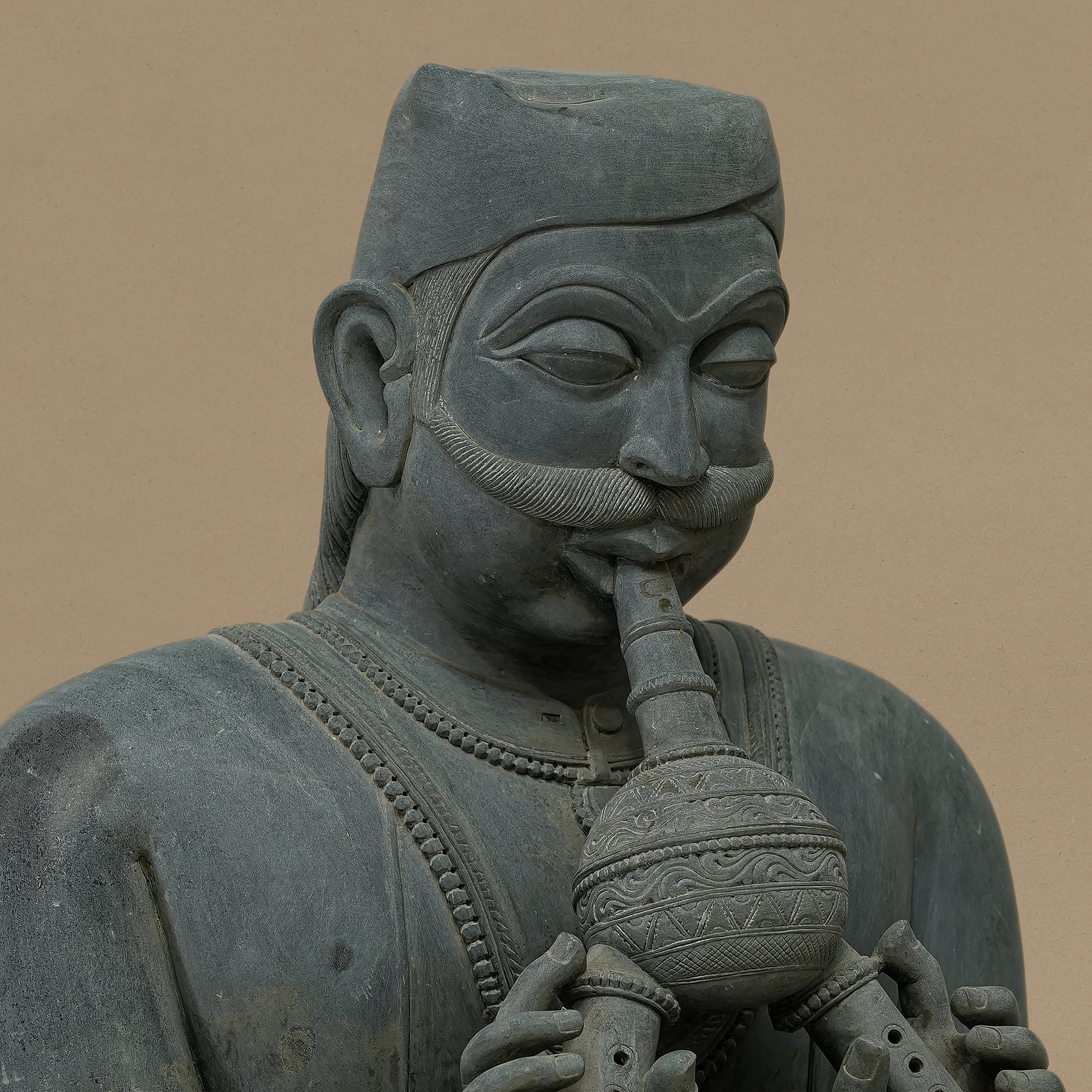 16" Been-Playing Musician Statue | Handcrafted from Dungarpur Black Stone