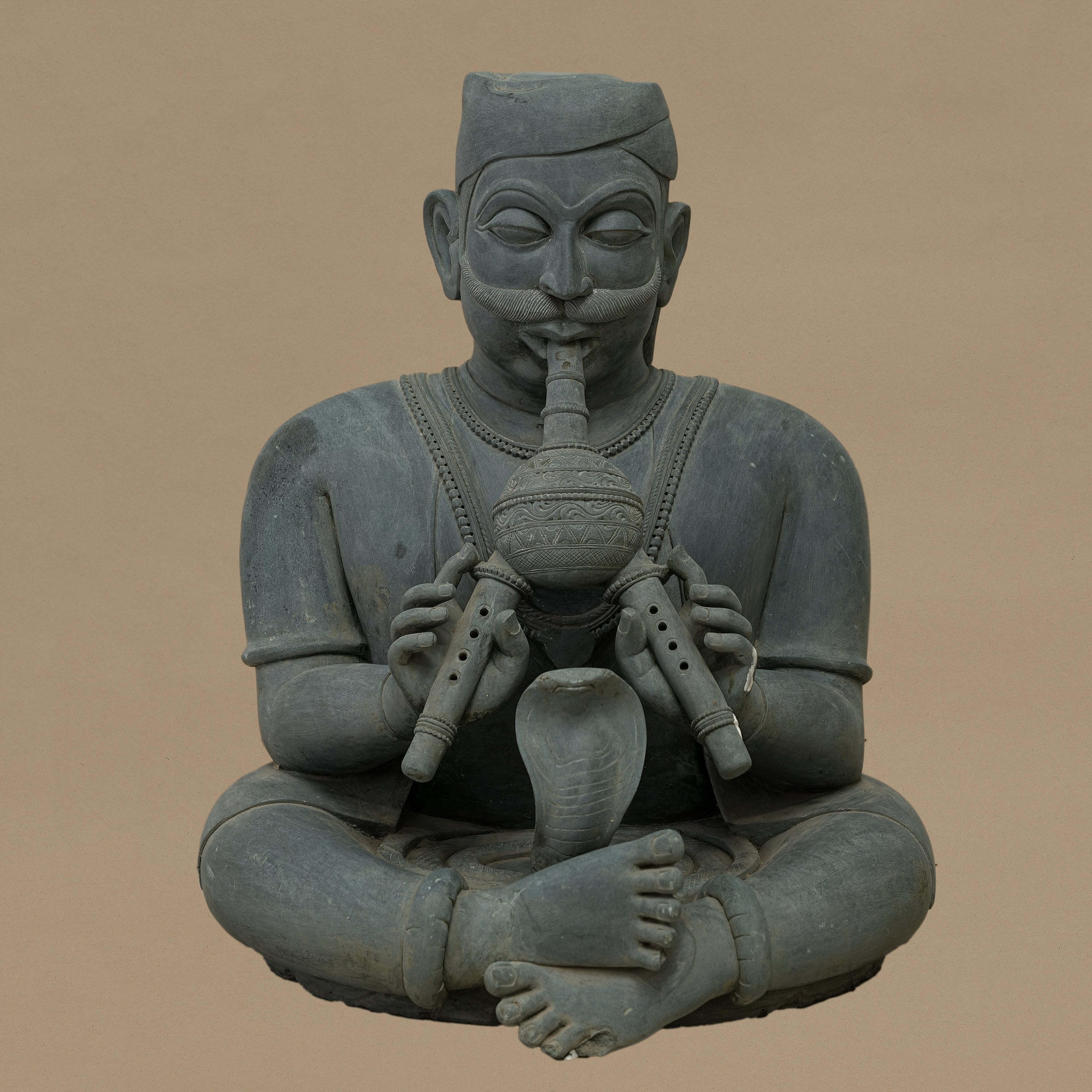 16" Been-Playing Musician Statue | Handcrafted from Dungarpur Black Stone